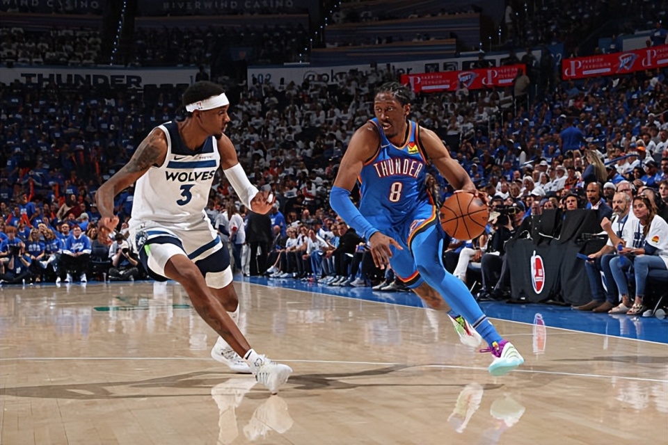 她进行了长 她进行了长